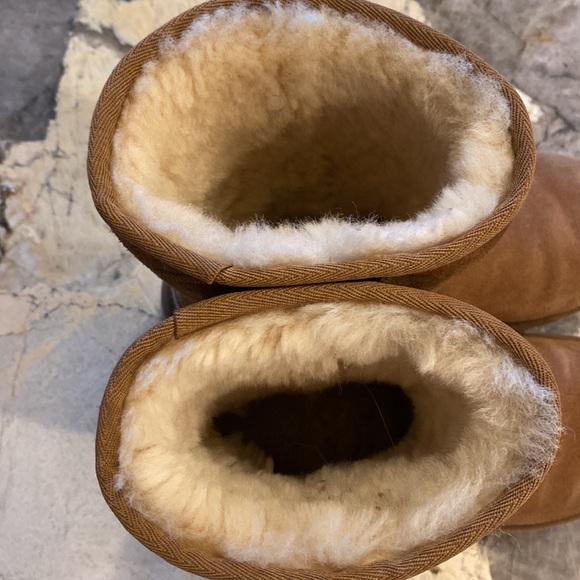 Ugg Classic Short sz 8 - Picture 5 of 6